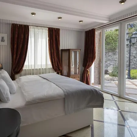 Hotel Erla Boutique 4*