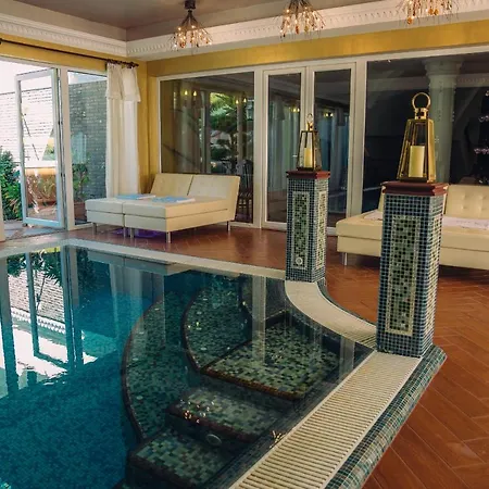 Erla Boutique 4* אגר