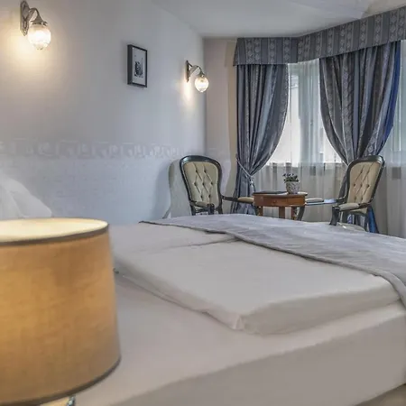 Erla Boutique 4* 埃格尔