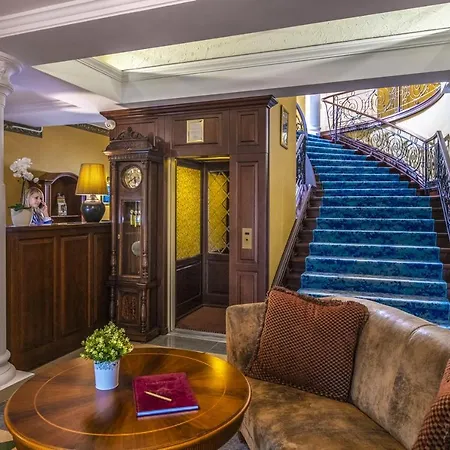 Hotel Erla Boutique 4*