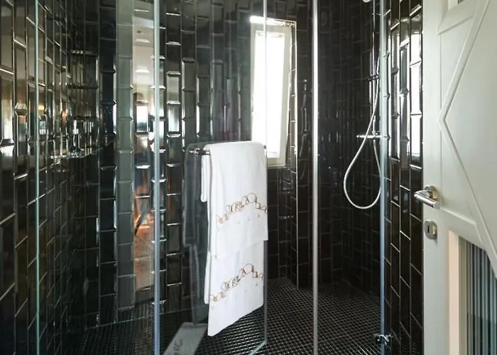 Erla Boutique 4* אגר