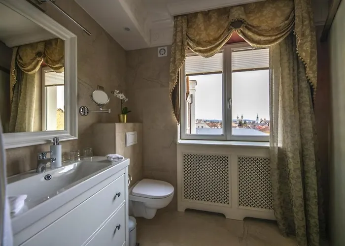Erla Boutique 4* אגר